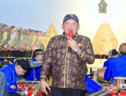 Wabup Hadiri Pagelaran Wayang Kulit Bersih Desa