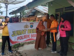 Polsek Sosa bersama Bhayangkari ranting Sosa memberikan Bantuan Sosial Melalui Giat “Jumat Berkah”