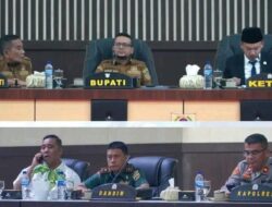 Bupati Labusel Hadiri Paripurna DPRD, Tandatangani Persetujuan Bersama Perubahan APBD 2025