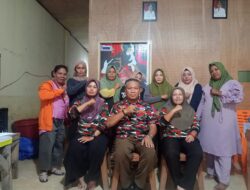 Rapat kepengurusan Srikandi Laskar Merah Putih (LMP) di kantor sekretariat Sore ini