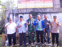 Wujudkan Labuhanbatu Bersih, DLH dan Unsur Muspika Pasang Spanduk Larangan Buang Sampah di Aeknabara