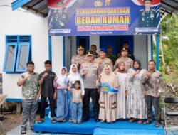 Kapolda Kalteng Salurkan Bantuan Bedah Rumah dan Bansos untuk Warga Bereng