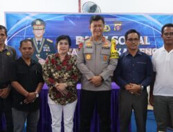 Kapolda Kalteng Salurkan Tali Asih bagi Jamaat Gereja GKE Panenga, Perkuat Hubungan dengan Masyarakat