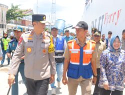 Tinjau Pospam Idul Fitri Pelabuhan Panglima Utar Kumai, Kapolda Kalteng Pastikan Mudik Aman Keluarga Bahagia