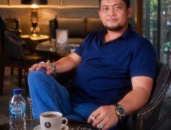 Di Balik Jubah Advokat, Ada Hati yang Pernah Hancur : Curahan Hati Seorang Pengacara di Warung Kopi