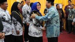 Profesor Dr KH Suran Nasomal Penjab Timpas Sambut HangatPGRI Aceh Singkil Memulai Babak Baru, Bupati Ajak Perkuat Kolaborasi Membangun Pendidikan Berkualitas