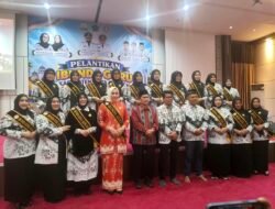 Profesor Dr Sutan Nasomal Rektor UBNB Klaem Bunda Guru Aceh Singkil Ny Habibatussania Safriadi Oyon Isteri Bupati Resmi Dilantik Dunia Pendidikan Pasti Press Maju 2027!! 